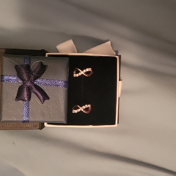 9k Gold snap hoops - Picture 1 of 3